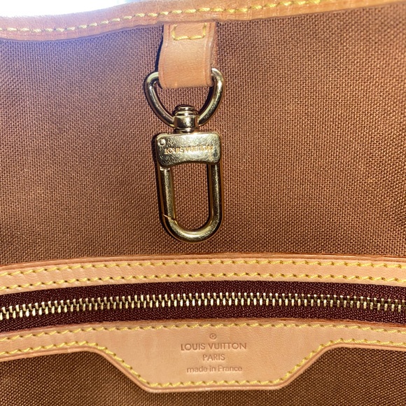 Louis Vuitton Batignolles - Picture 14 of 15